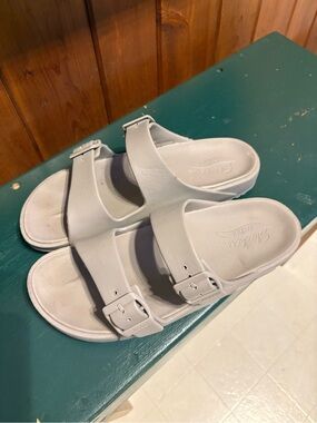 Skechers Light Gray Dual Buckle Slide Sandals Size 10